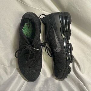 2024 NIKE AIR MAX VAPORMAX TRIPLE BLACK DV6840-001 Size 8  WOMEN